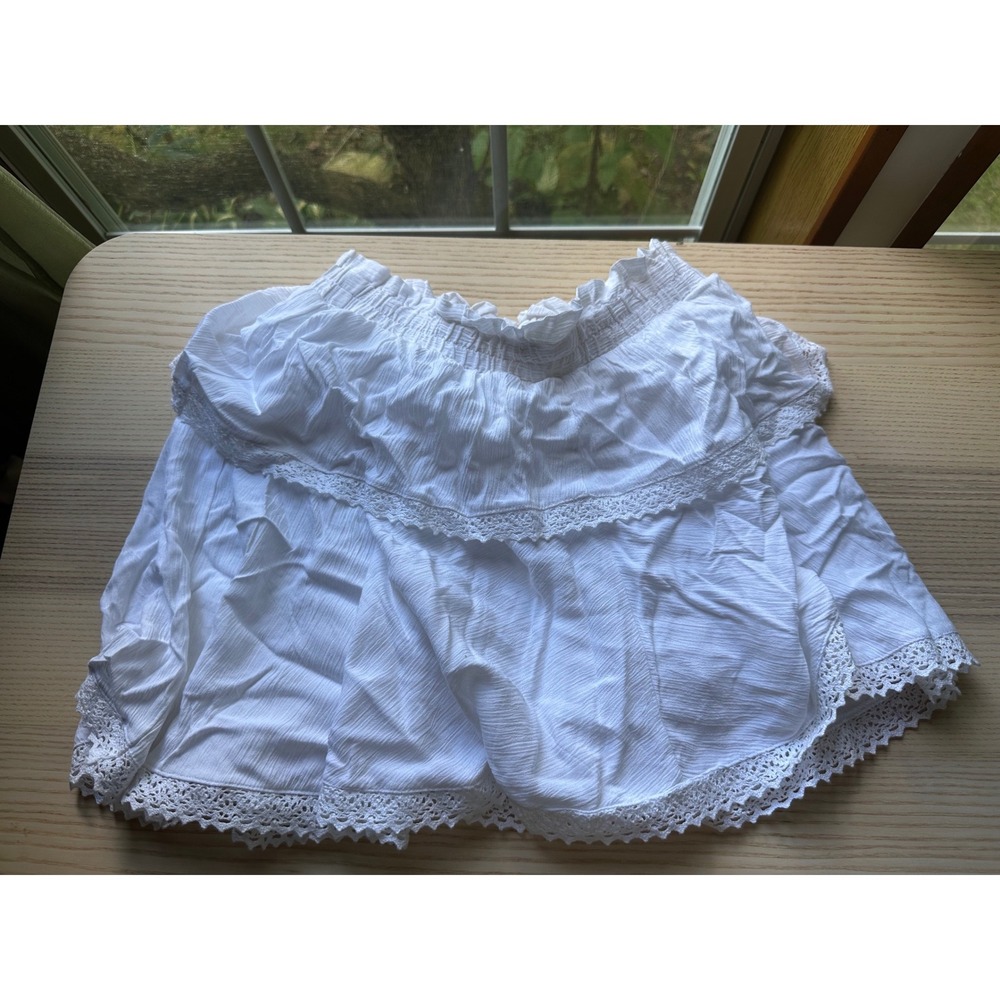 Aeropostale White Smocked Waist Crochet Lace Trim Rayon Mini Skirt XS Boho